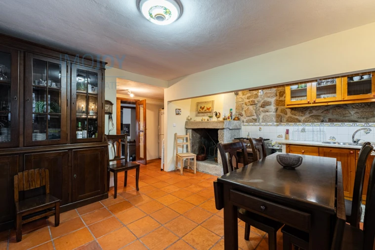 Quinta T3 para Venda em Oliveira do Douro Foto 9