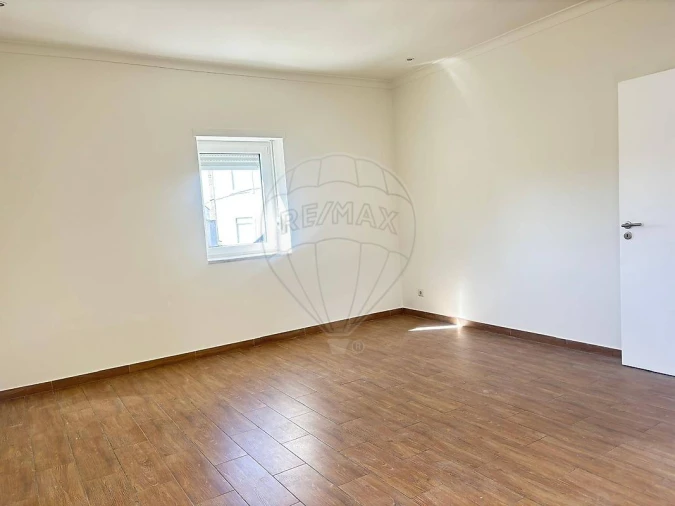 Moradia T3 para Arrendamento em Gulpilhares e Valadares Foto 4