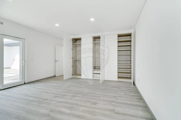 Moradia T3 para Venda em Quinta do Anjo Foto 11