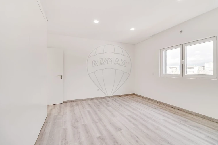 Moradia T3 para Venda em Quinta do Anjo Foto 9