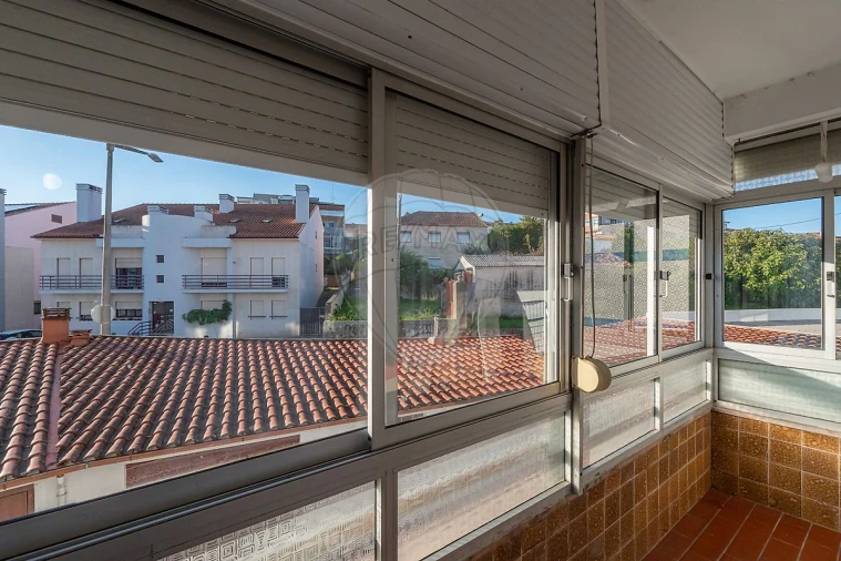 Apartamento T4 para Arrendamento em Santo Antonio dos Olivais Foto 16