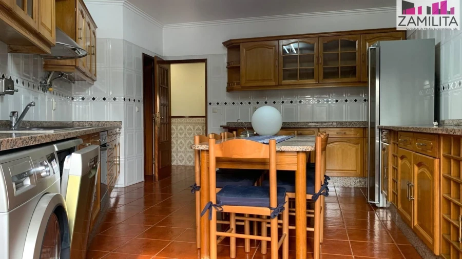 Apartamento T2 para Venda em Seixal Foto 9