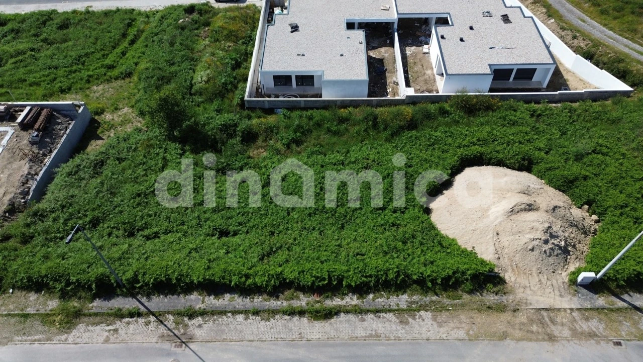 Terreno para Venda em Ruivães e Novais Foto 1