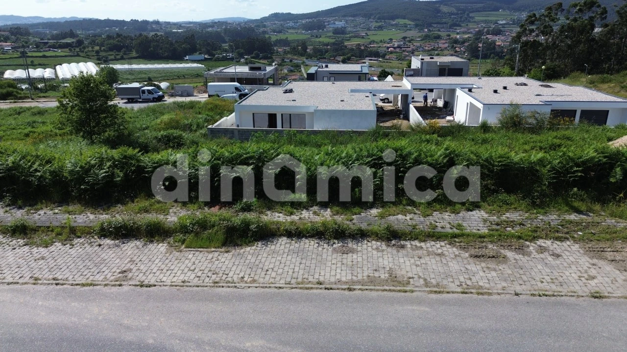 Terreno para Venda em Ruivães e Novais Foto 2