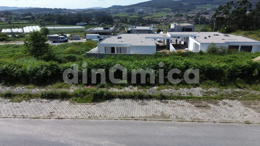 Terreno para Venda em Ruivães e Novais Foto 2