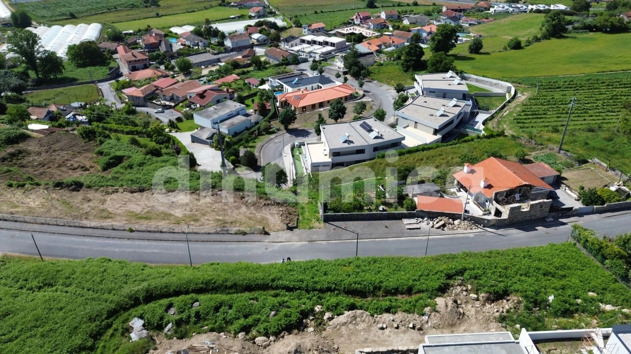 Terreno para Venda em Ruivães e Novais Foto 4