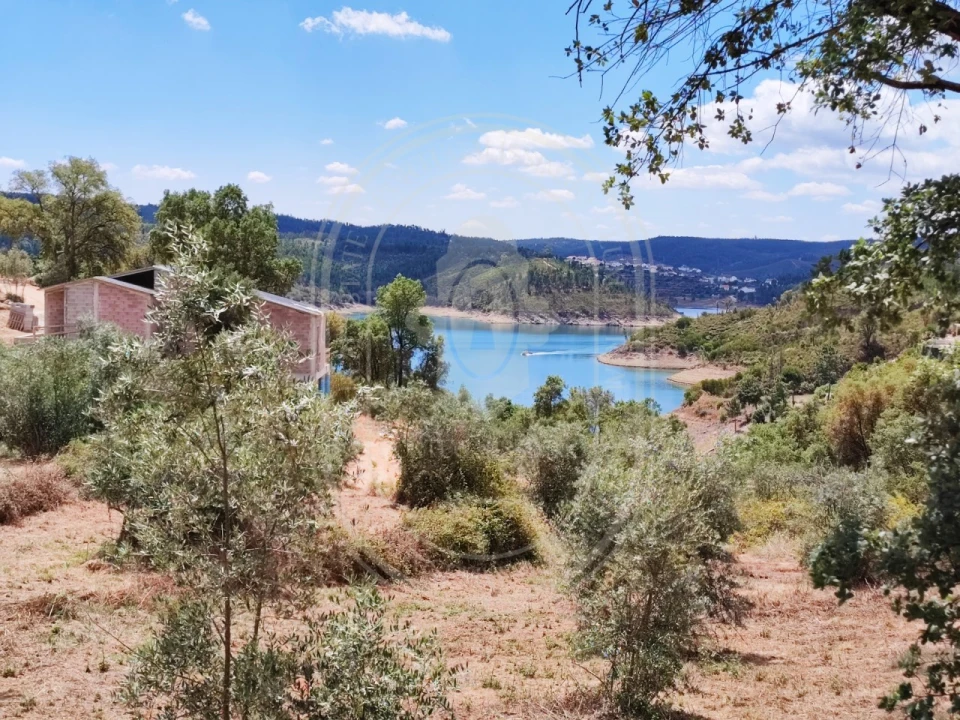 Terreno para Venda em Serra e Junceira Foto 14