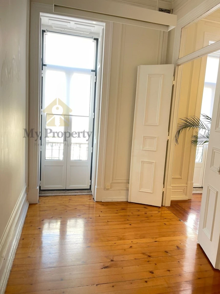 Apartamento T6 para Venda em Santo António Foto 9