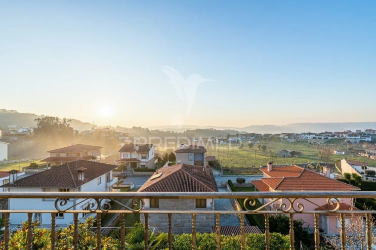 Moradia T3 para Venda em Quinchães Foto 11