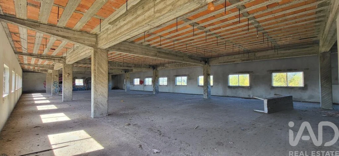 Prédio para Venda em Fermentelos Foto 22