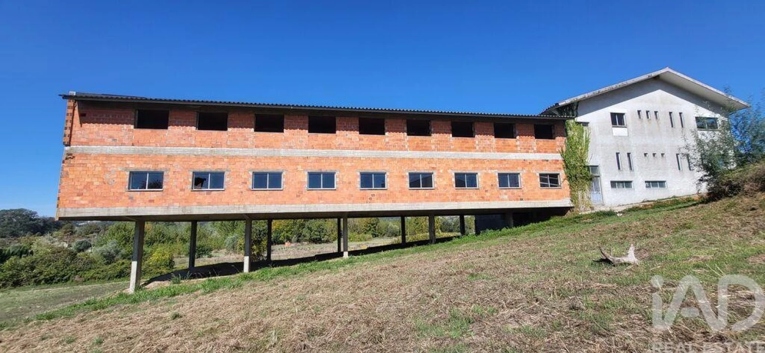 Prédio para Venda em Fermentelos Foto 2