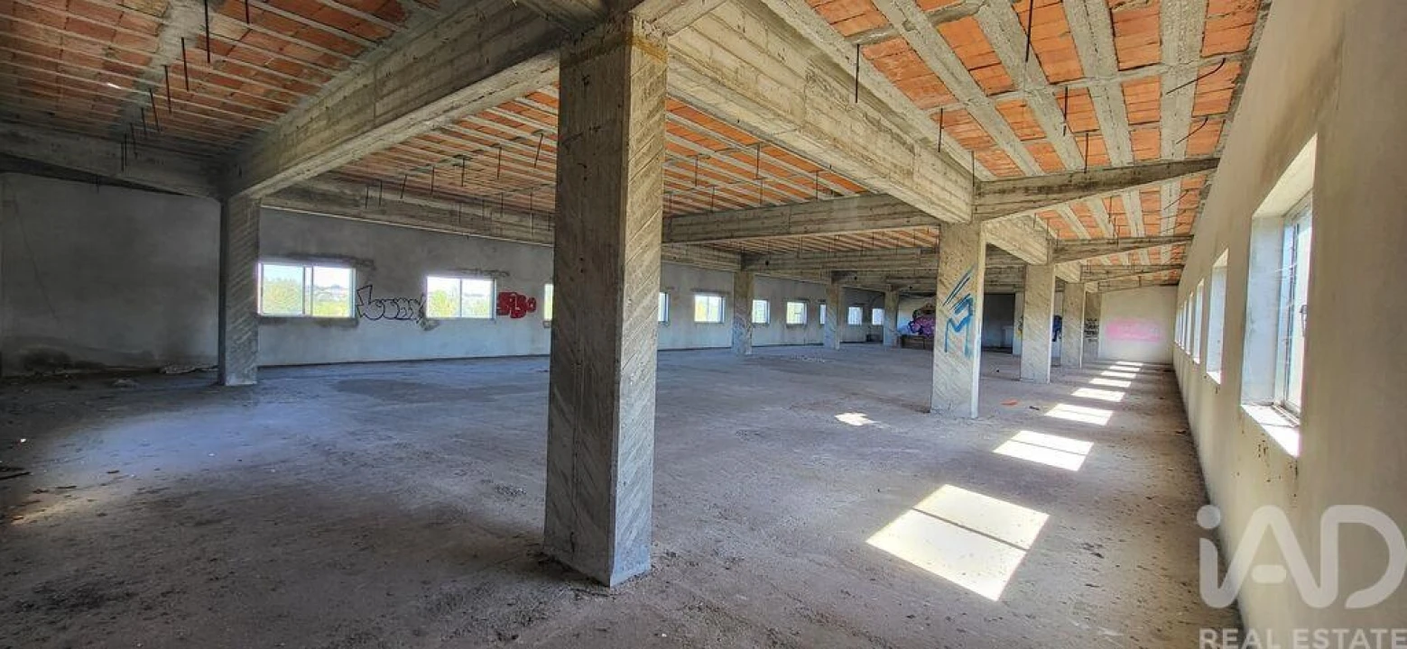 Prédio para Venda em Fermentelos Foto 23