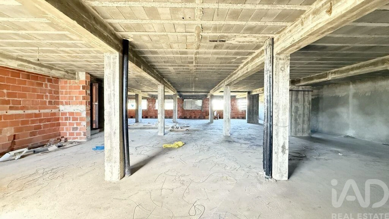 Prédio para Venda em Fermentelos Foto 24