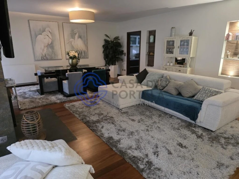 Moradia T4 para Venda em Castêlo da Maia Foto 3