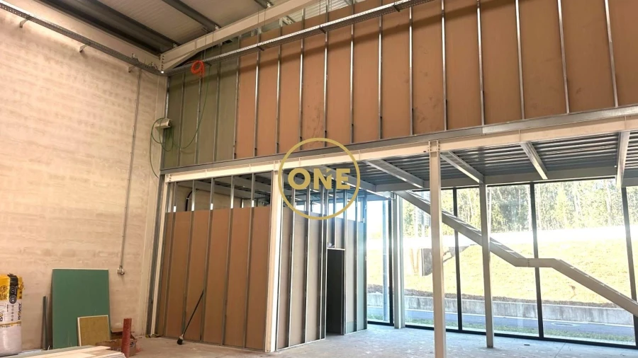 Armazém para Venda em Landim Foto 3