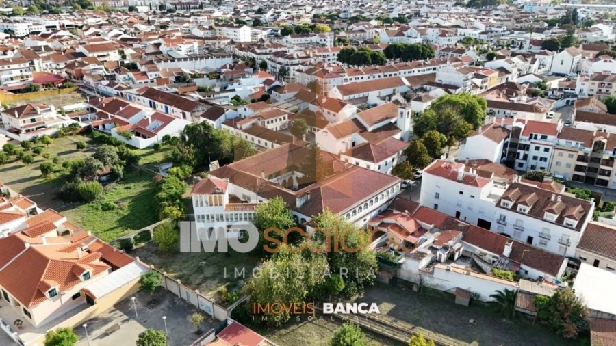 Moradia T5 para Venda em Almeirim Foto 2