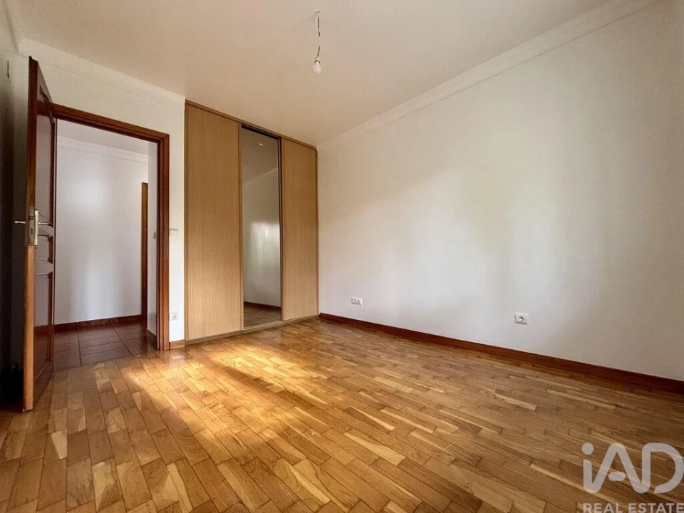 Moradia T5 para Venda em Vila Nova de Anha Foto 31