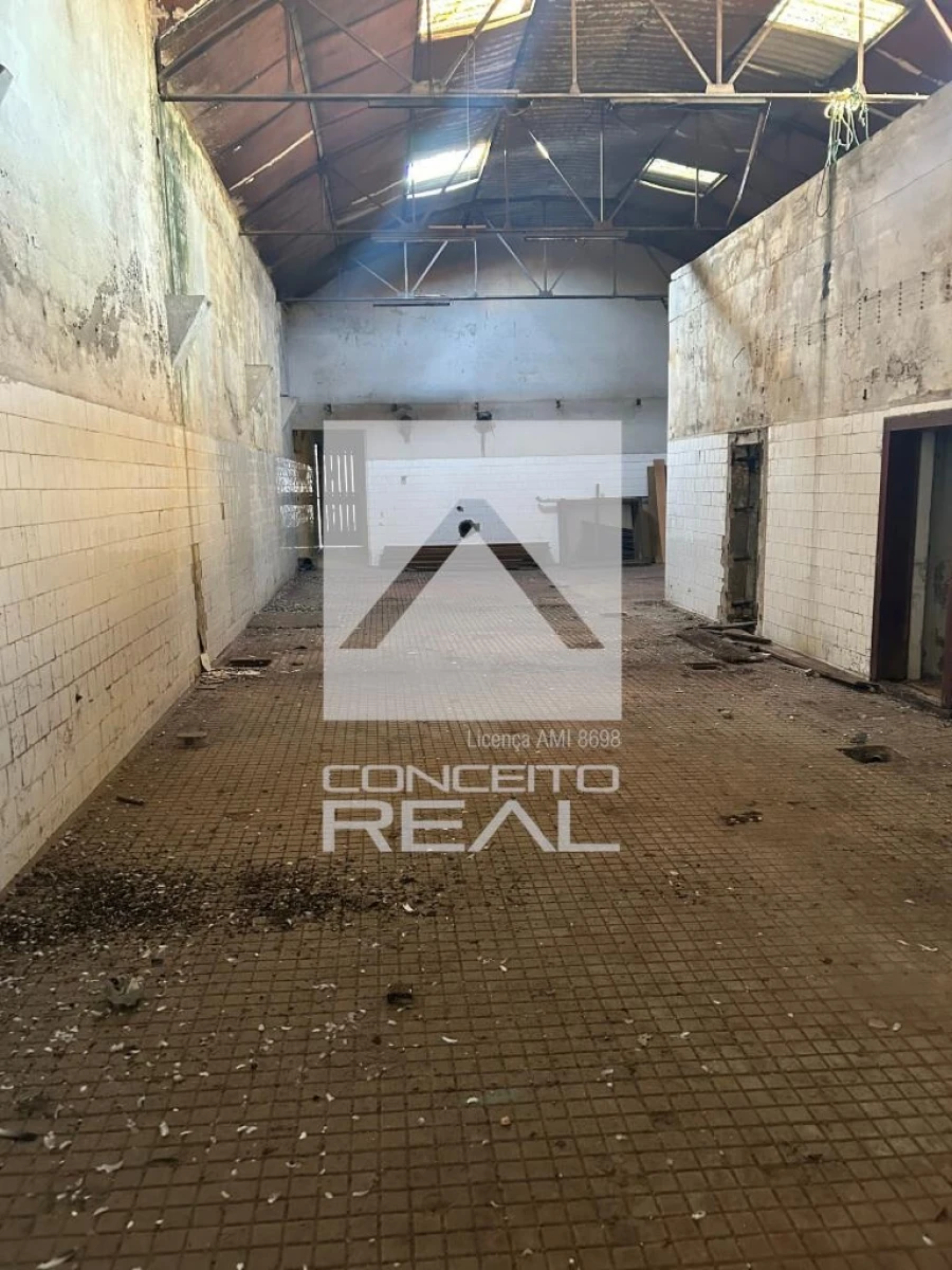 Prédio para Venda em Milheiros Foto 8