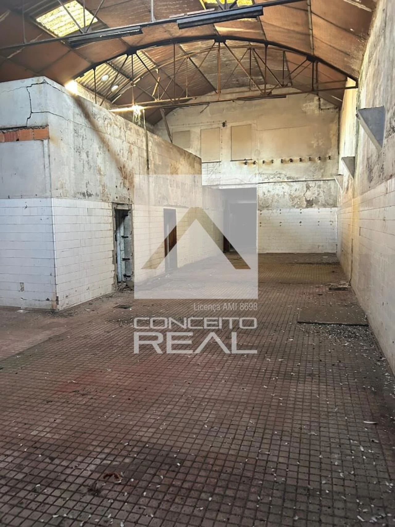 Prédio para Venda em Milheiros Foto 6