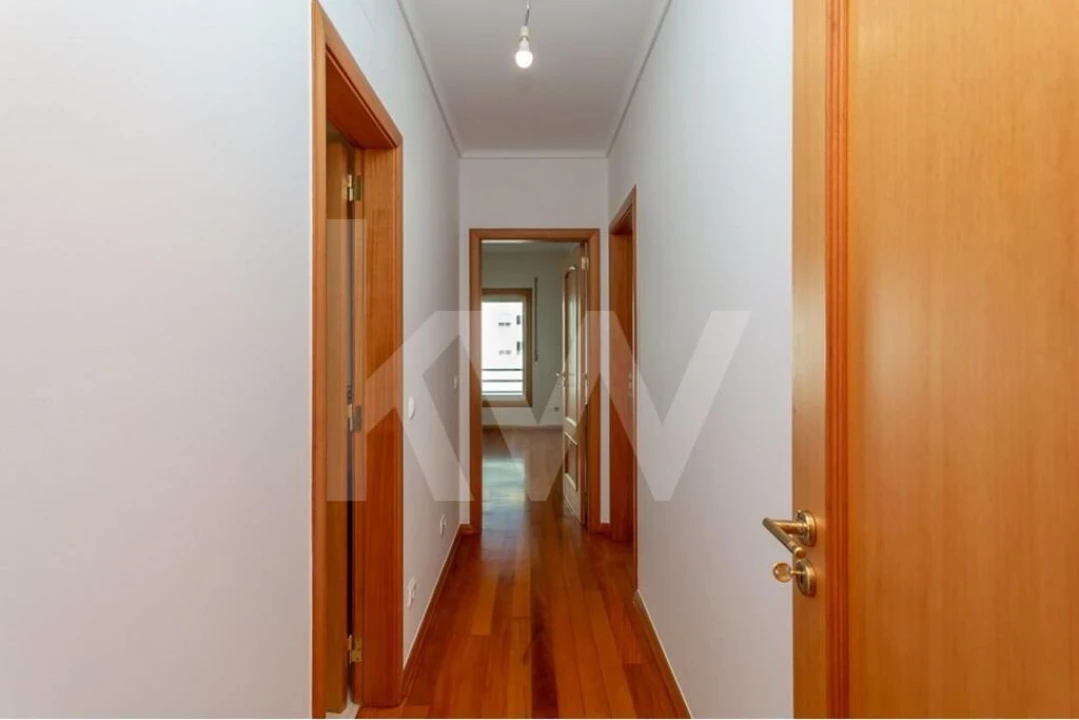 Apartamento T3 para Venda em Carcavelos e Parede Foto 7