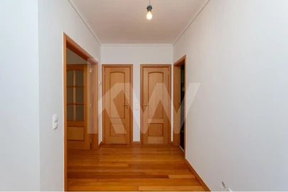 Apartamento T3 para Venda em Carcavelos e Parede