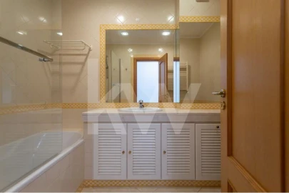 Apartamento T3 para Venda em Carcavelos e Parede