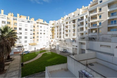 Apartamento T3 para Venda em Carcavelos e Parede