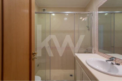 Apartamento T3 para Venda em Carcavelos e Parede