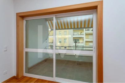 Apartamento T3 para Venda em Carcavelos e Parede