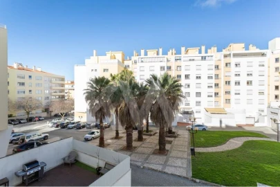 Apartamento T3 para Venda em Carcavelos e Parede