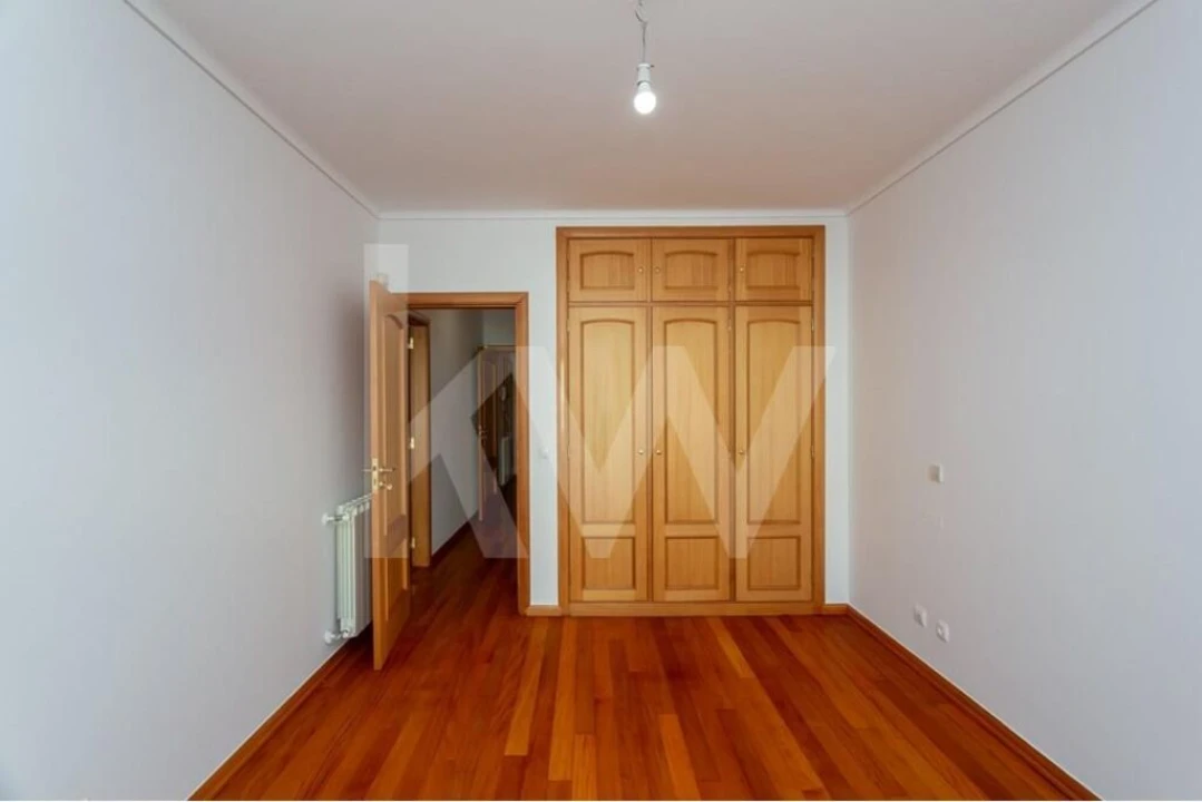 Apartamento T3 para Venda em Carcavelos e Parede Foto 9
