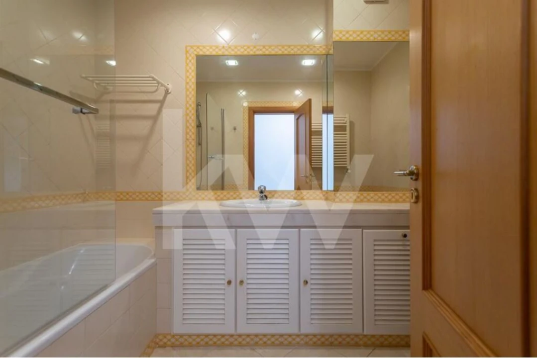 Apartamento T3 para Venda em Carcavelos e Parede Foto 5