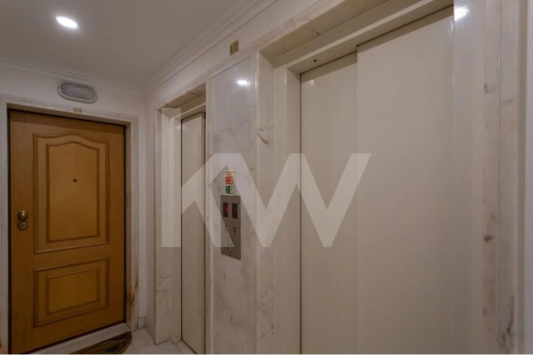 Apartamento T3 para Venda em Carcavelos e Parede Foto 28