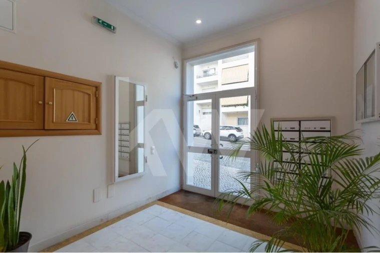 Apartamento T3 para Venda em Carcavelos e Parede Foto 29