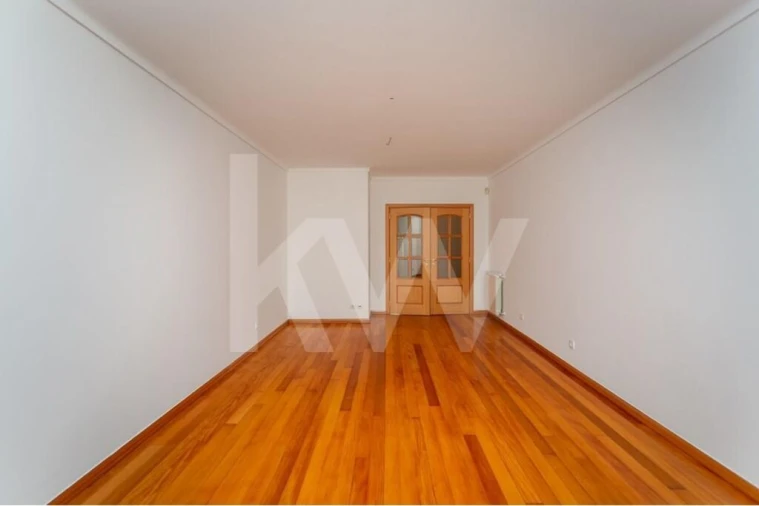 Apartamento T3 para Venda em Carcavelos e Parede Foto 22