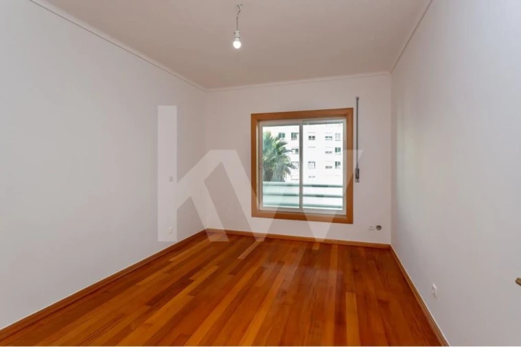 Apartamento T3 para Venda em Carcavelos e Parede Foto 8