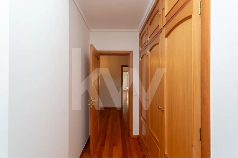 Apartamento T3 para Venda em Carcavelos e Parede Foto 16