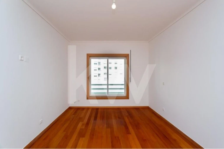 Apartamento T3 para Venda em Carcavelos e Parede Foto 11