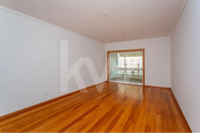 Apartamento T3 para Venda em Carcavelos e Parede Foto 21