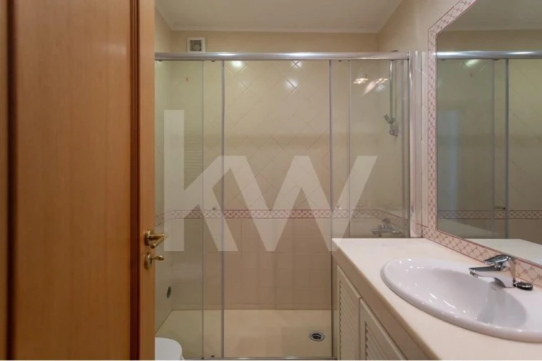 Apartamento T3 para Venda em Carcavelos e Parede Foto 17