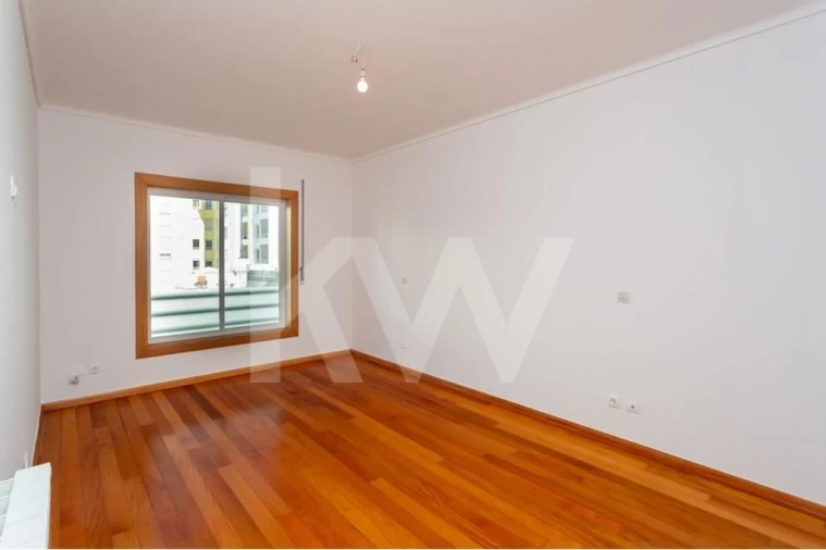 Apartamento T3 para Venda em Carcavelos e Parede Foto 10
