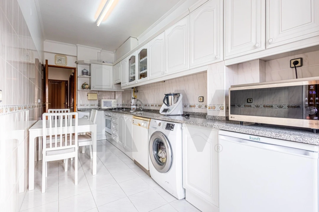 Apartamento T2 para Venda em Póvoa de Santo Adrião e Olival Basto Foto 9