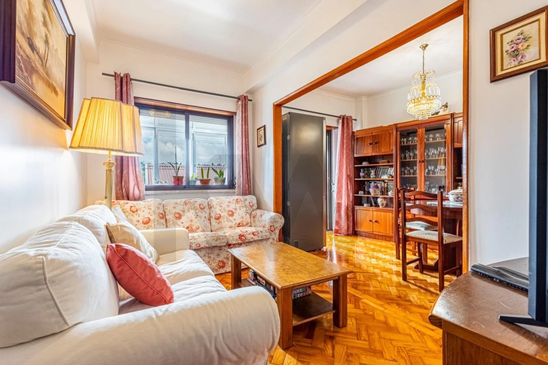 Apartamento T2 para Venda em Póvoa de Santo Adrião e Olival Basto Foto 1