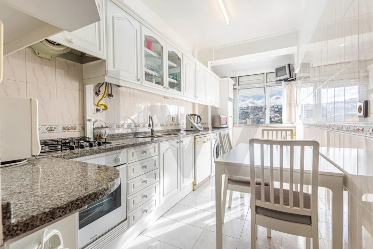 Apartamento T2 para Venda em Póvoa de Santo Adrião e Olival Basto Foto 7