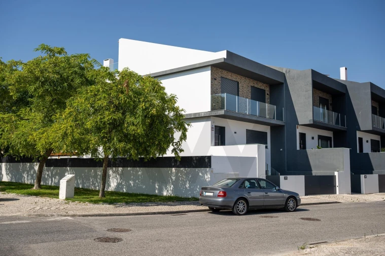 Moradia T3 para Venda em Sarilhos Grandes Foto 5