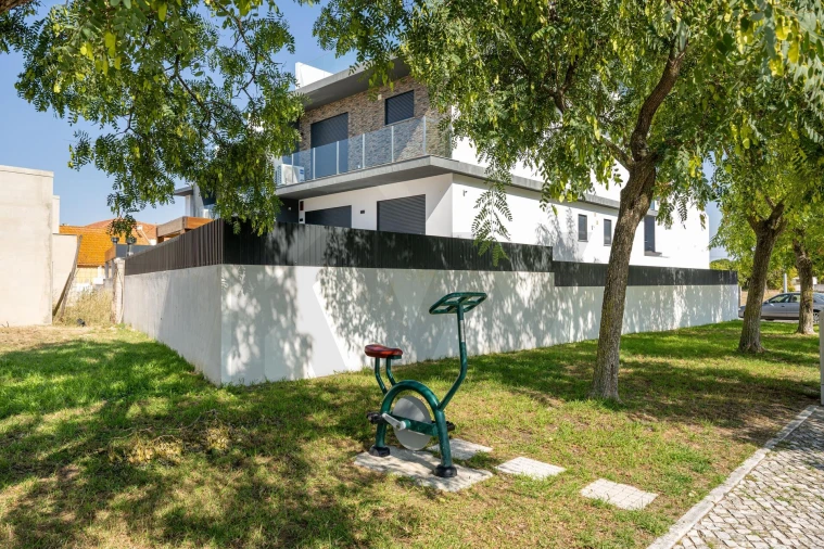 Moradia T3 para Venda em Sarilhos Grandes Foto 38