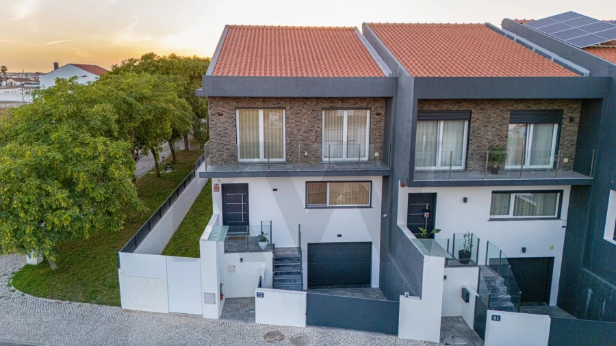 Moradia T3 para Venda em Sarilhos Grandes