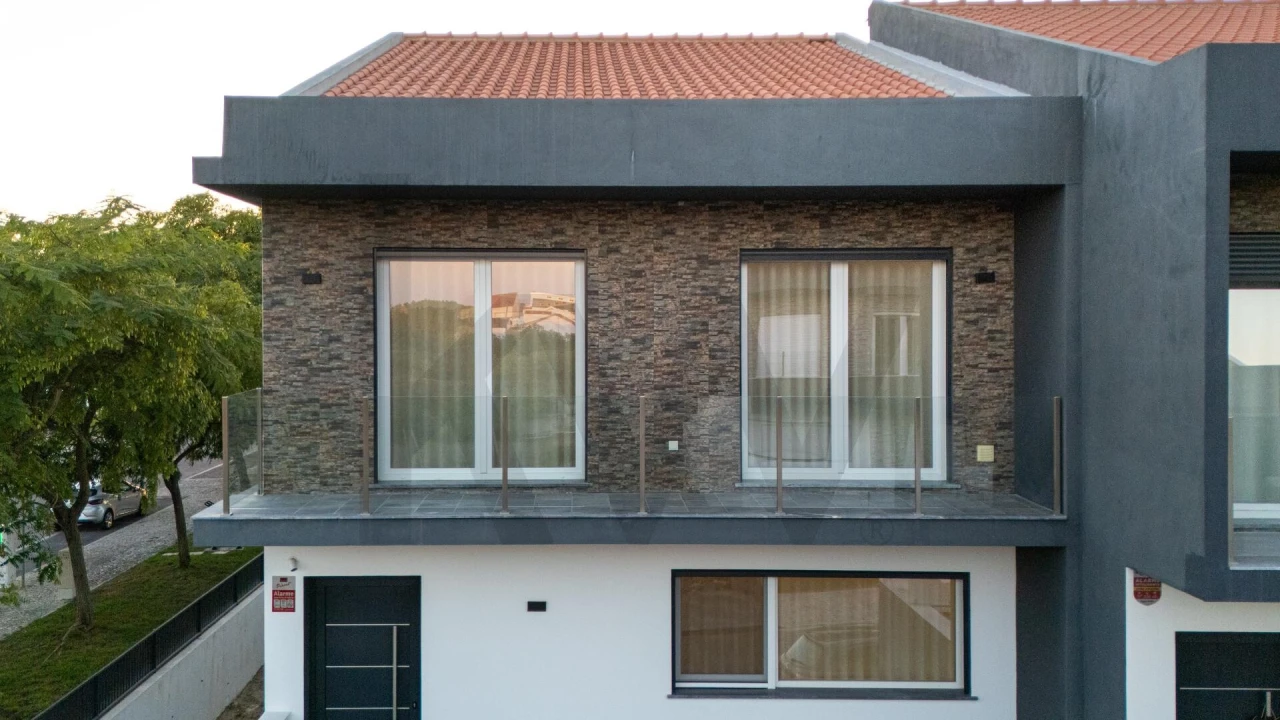 Moradia T3 para Venda em Sarilhos Grandes Foto 37