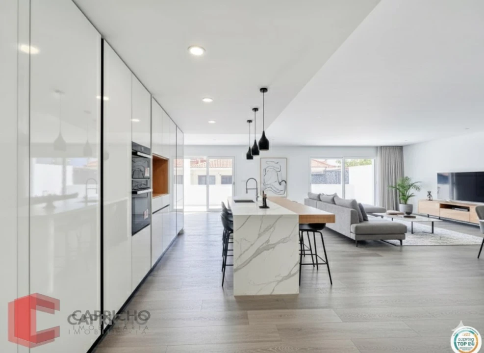 Moradia T4 para Venda em Corroios Foto 1