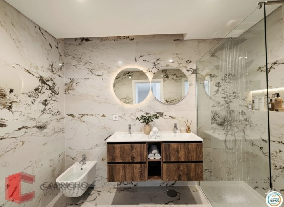 Moradia T4 para Venda em Corroios Foto 14